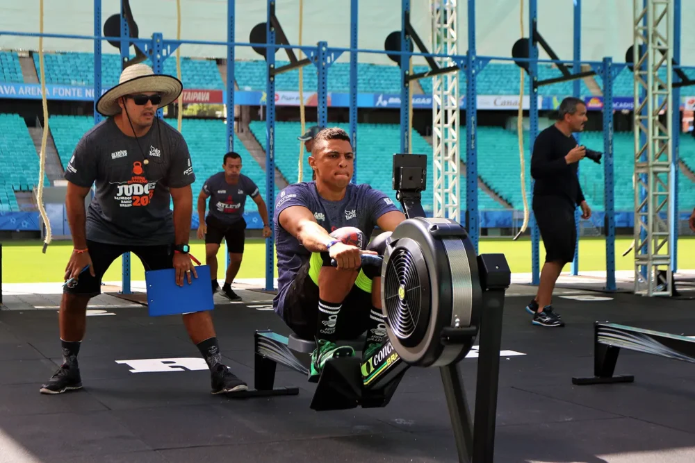 Pessoas praticando Crossfit