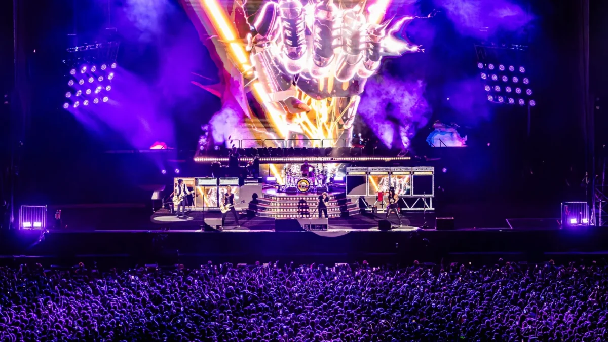 Megaestrutura na Arena Fonte Nova marca o primeiro show do Guns N’ Roses em Salvador